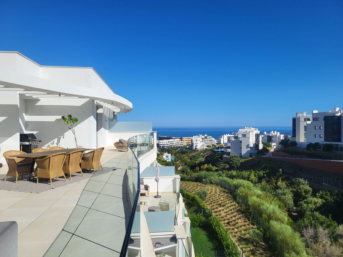 3 Bed Apartment for sale in Fuengirola Costa Del Sol, Málaga, Spain