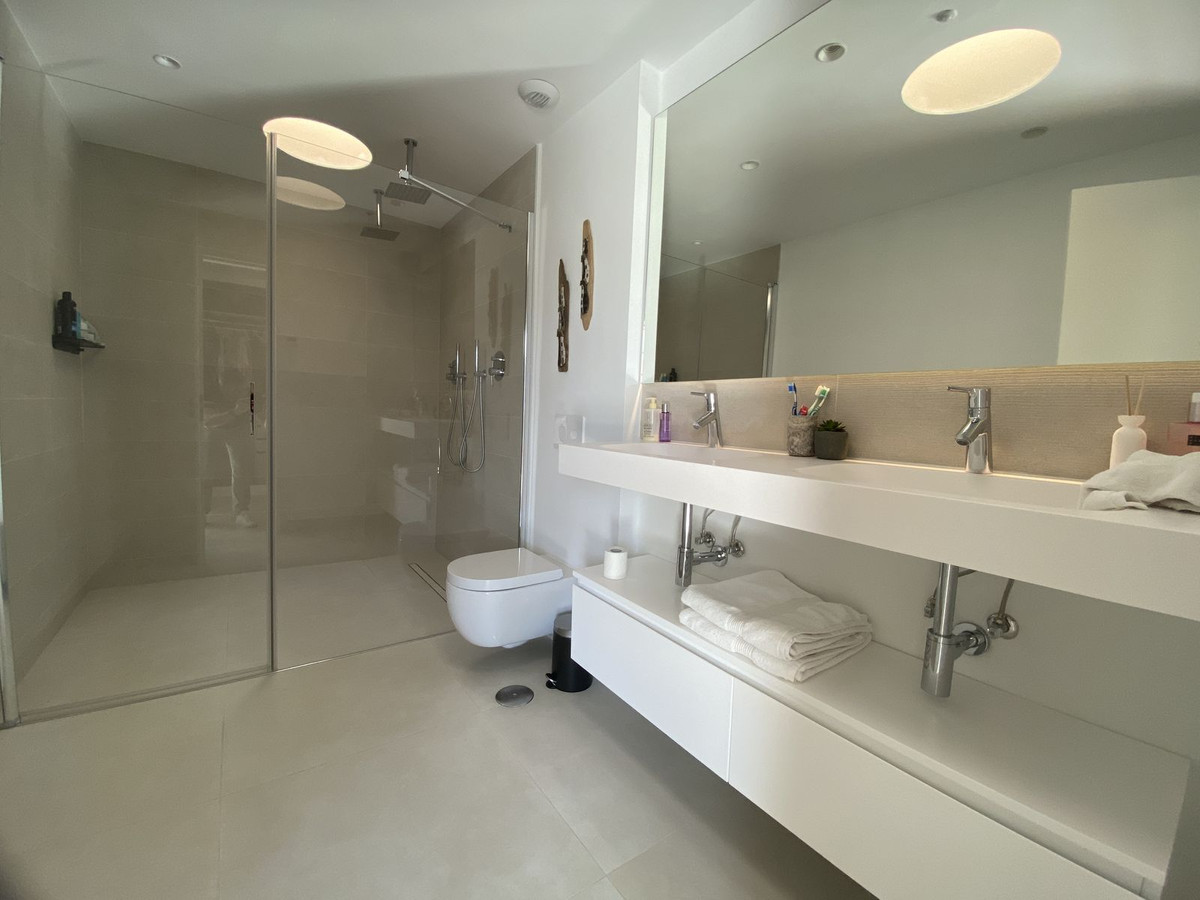 3 Bed Apartment for sale in Fuengirola Costa Del Sol, Málaga, Spain