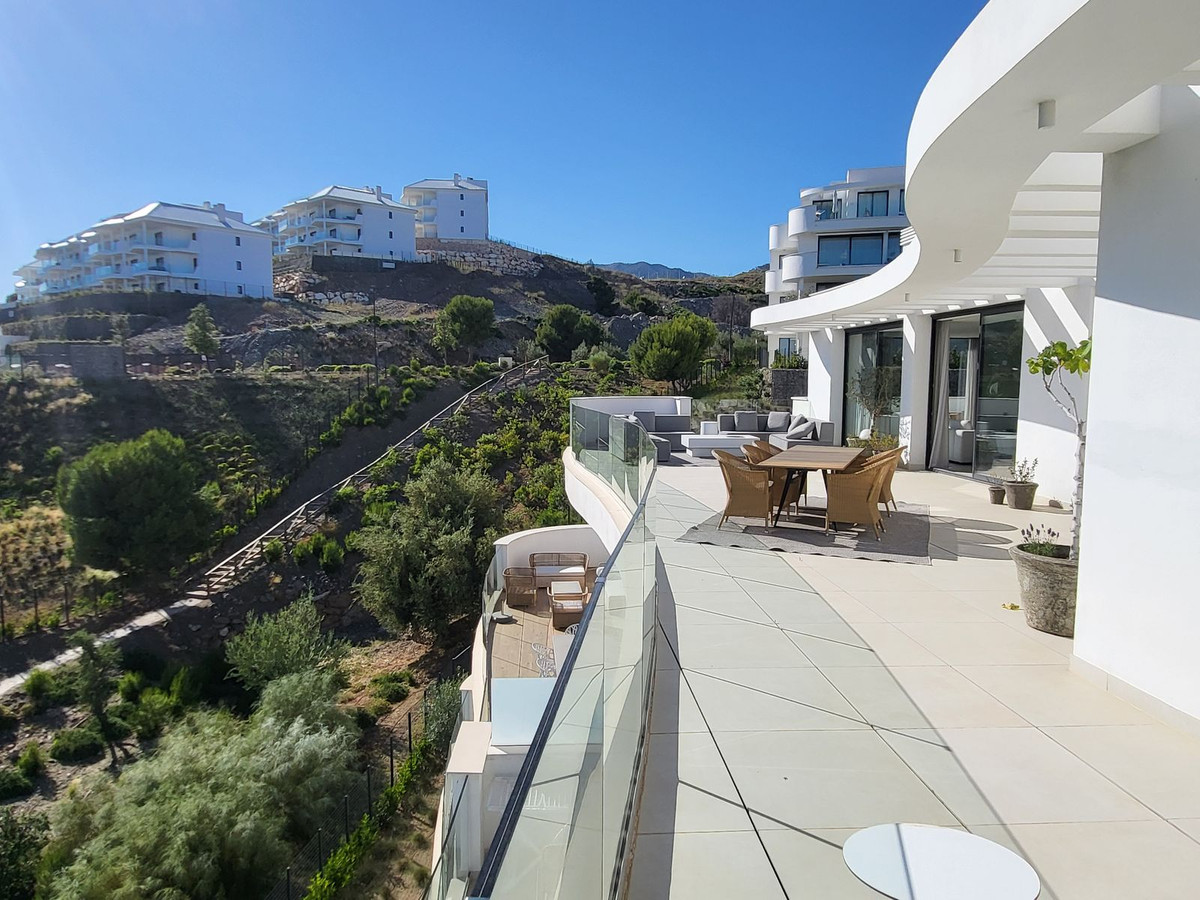 3 Bed Apartment for sale in Fuengirola Costa Del Sol, Málaga, Spain