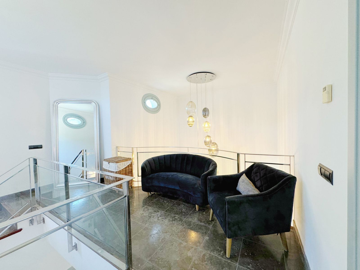 Se vende Villa - Chalet de 5 dormitorios en Costa Del Sol, Cadiz, España