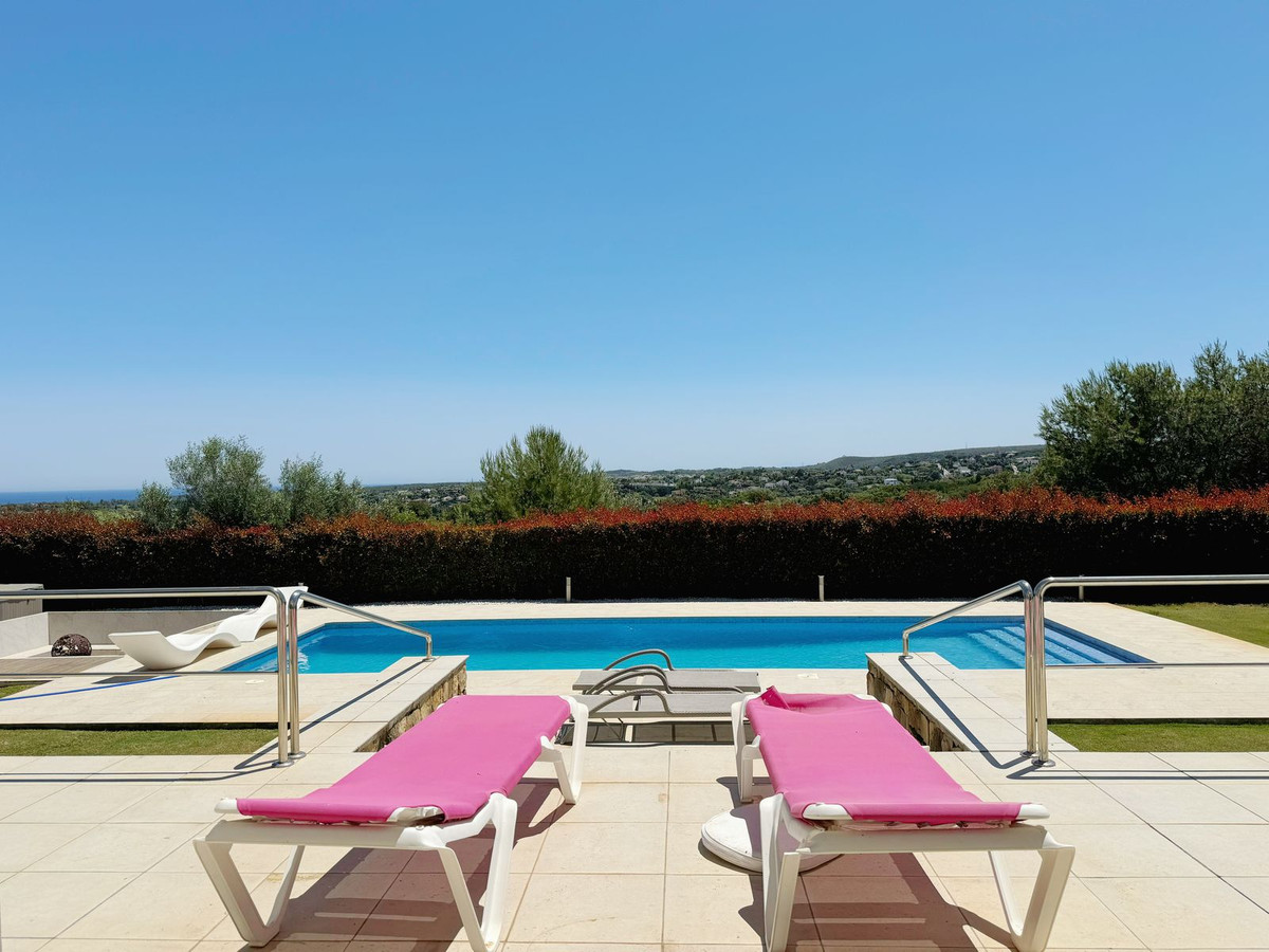 Se vende Villa - Chalet de 5 dormitorios en Costa Del Sol, Cadiz, España