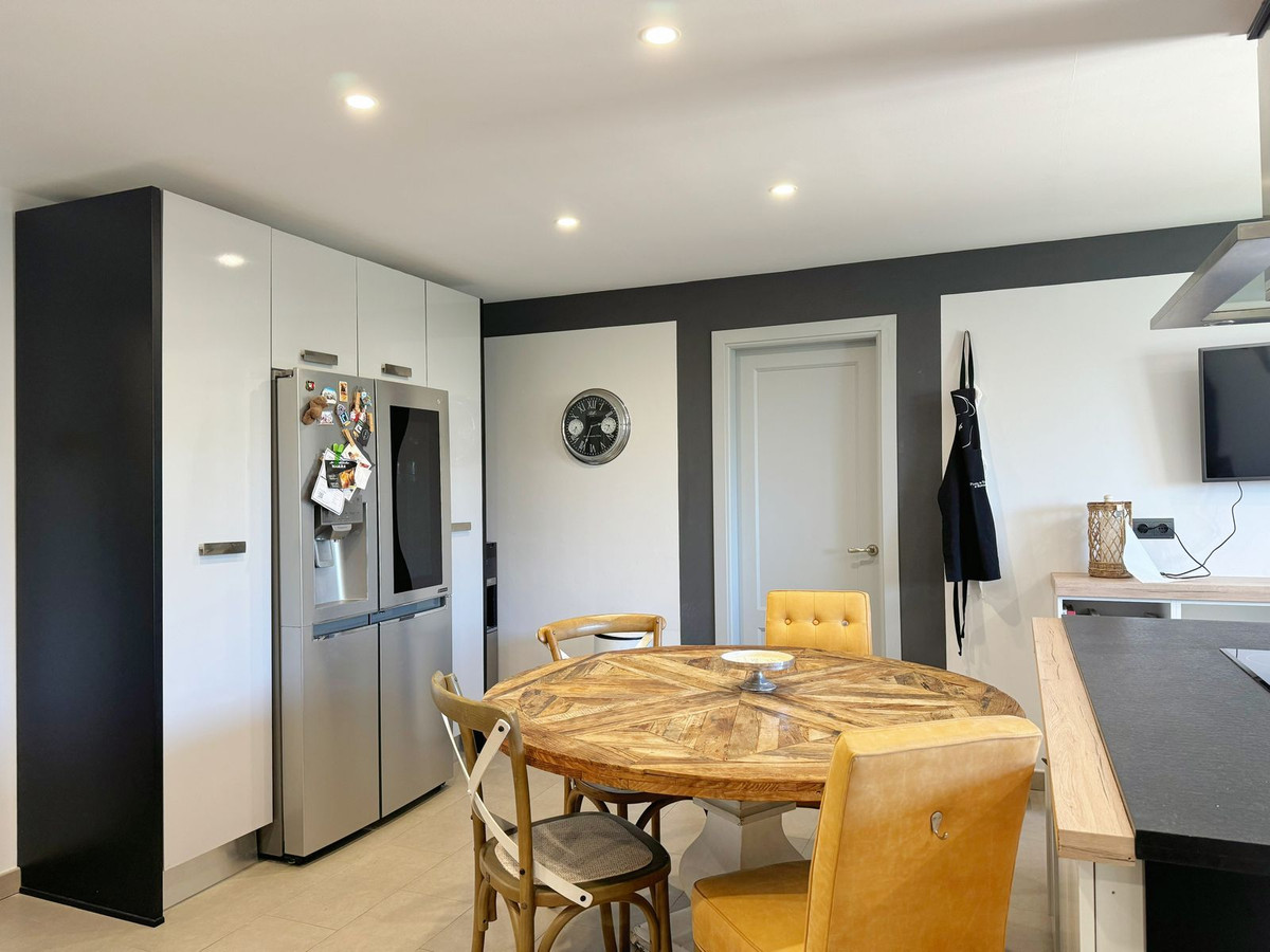 Se vende Villa - Chalet de 5 dormitorios en Costa Del Sol, Cadiz, España
