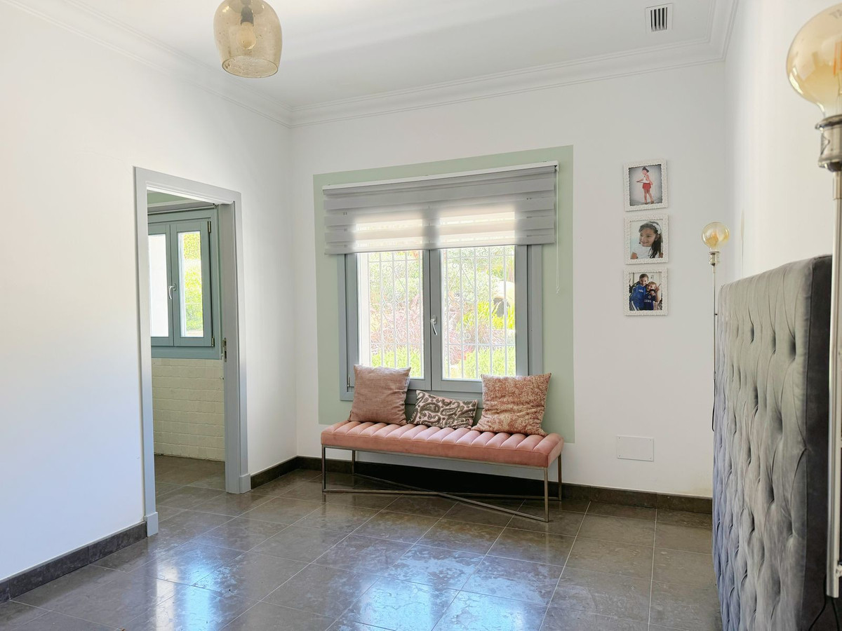 Se vende Villa - Chalet de 5 dormitorios en Costa Del Sol, Cadiz, España