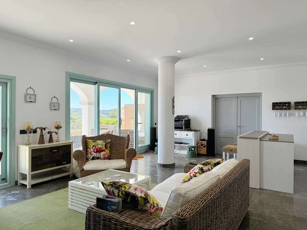 Se vende Villa - Chalet de 5 dormitorios en Costa Del Sol, Cadiz, España
