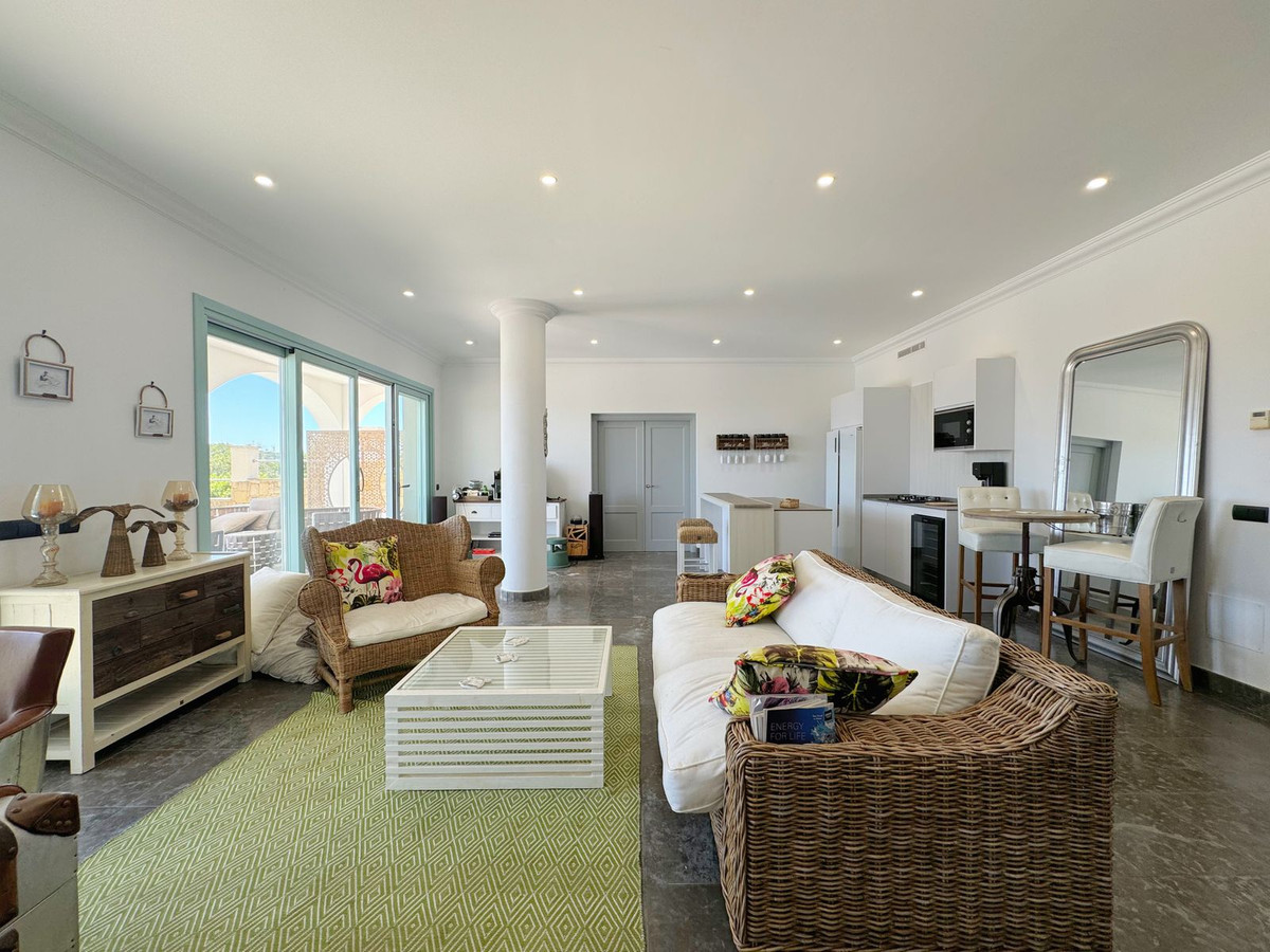 Se vende Villa - Chalet de 5 dormitorios en Costa Del Sol, Cadiz, España