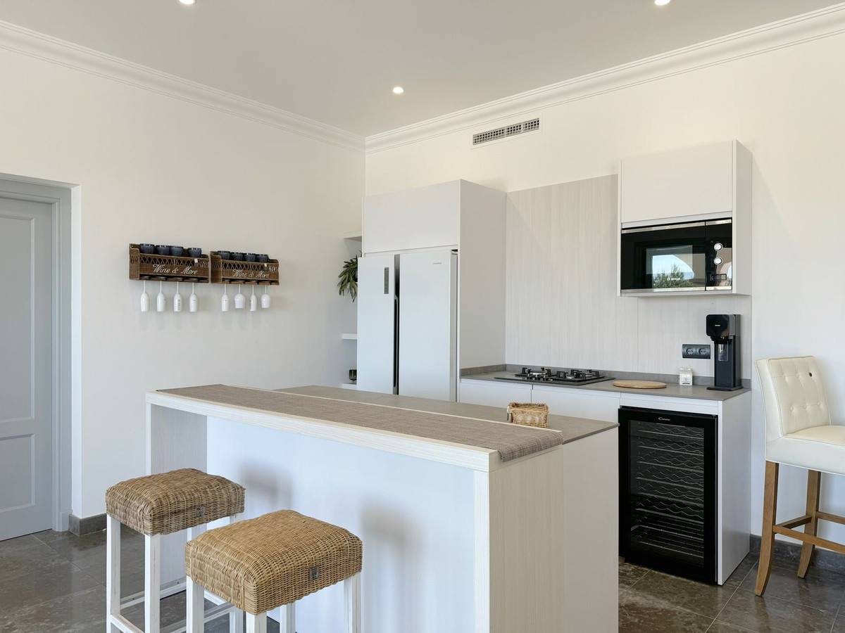 Se vende Villa - Chalet de 5 dormitorios en Costa Del Sol, Cadiz, España