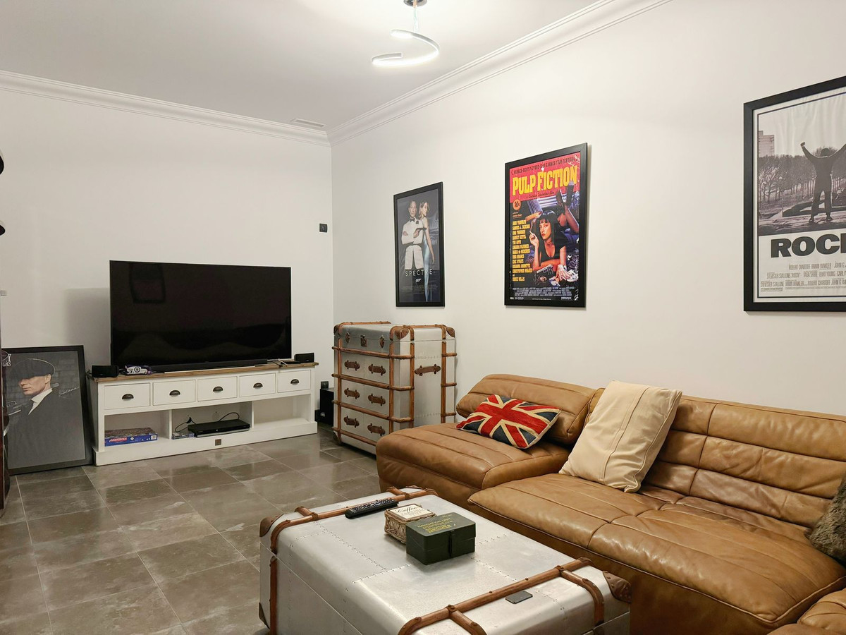Se vende Villa - Chalet de 5 dormitorios en Costa Del Sol, Cadiz, España