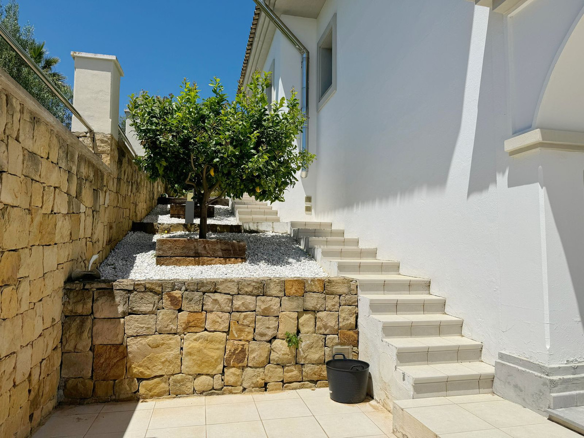 Se vende Villa - Chalet de 5 dormitorios en Costa Del Sol, Cadiz, España