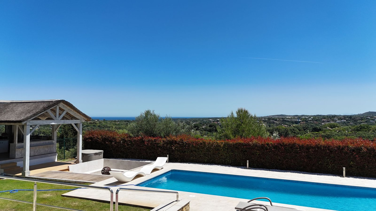 Se vende Villa - Chalet de 5 dormitorios en Costa Del Sol, Cadiz, España