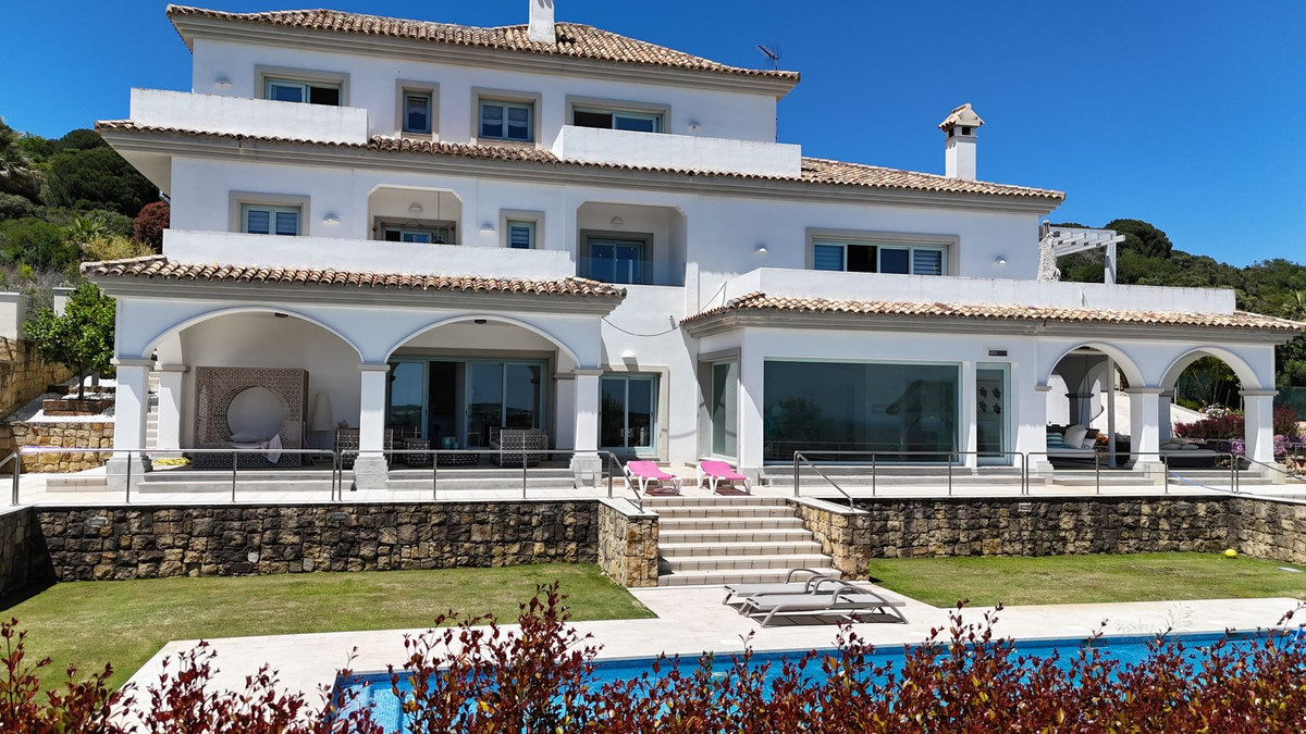 Se vende Villa - Chalet de 5 dormitorios en Costa Del Sol, Cadiz, España