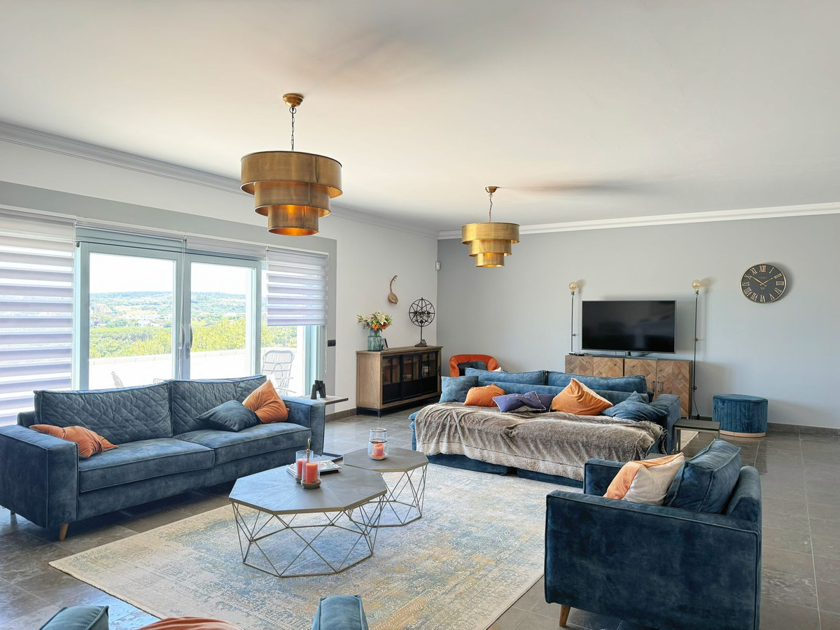 Se vende Villa - Chalet de 5 dormitorios en Costa Del Sol, Cadiz, España