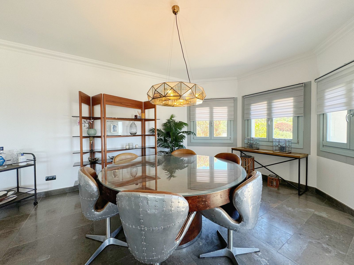 Se vende Villa - Chalet de 5 dormitorios en Costa Del Sol, Cadiz, España
