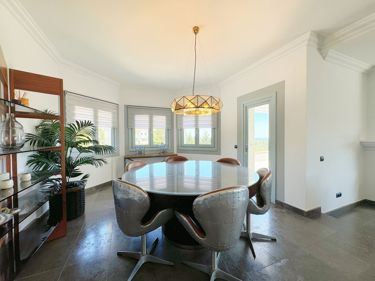 Se vende Villa - Chalet de 5 dormitorios en Costa Del Sol, Cadiz, España