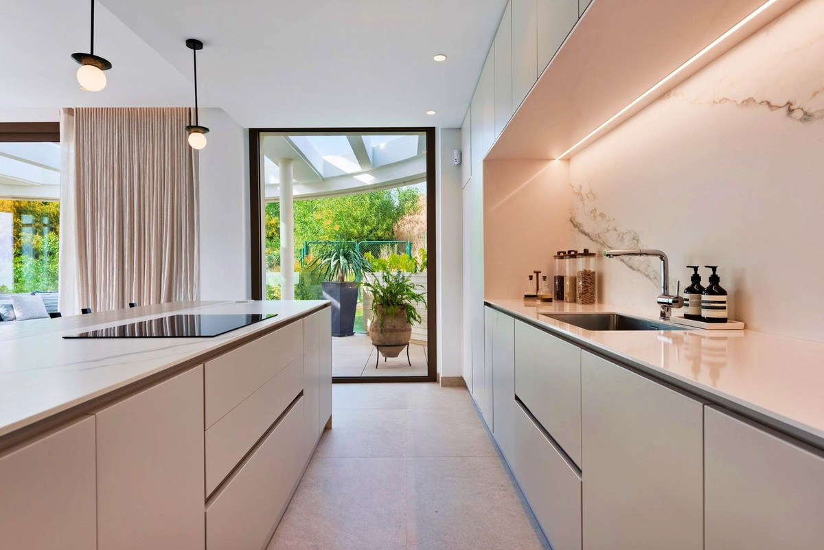 3 Bed Apartment for sale in Nueva Andalucía Costa Del Sol, Málaga, Spain