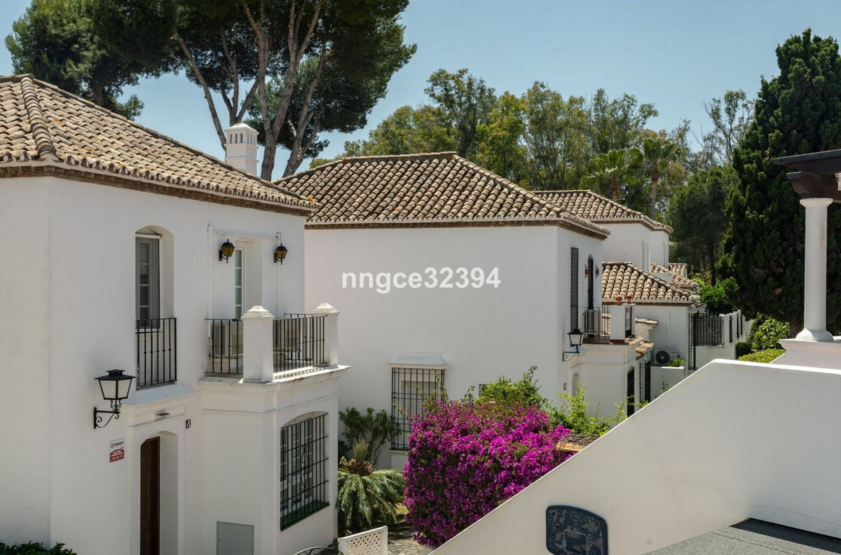 2 Bed Apartment for sale in New Golden Mile Costa Del Sol, Málaga, Spain