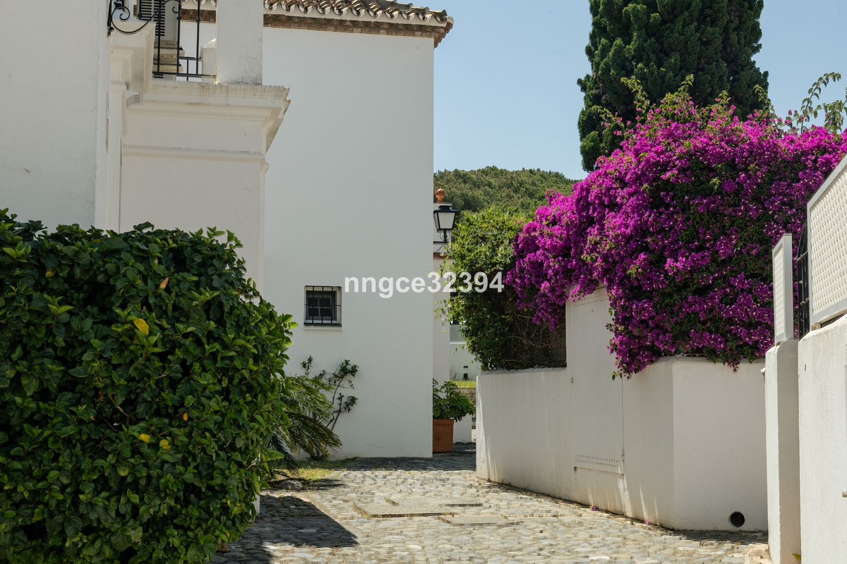 2 Bed Apartment for sale in New Golden Mile Costa Del Sol, Málaga, Spain