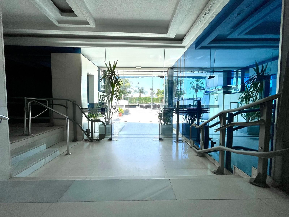 Se vende Apartamento Planta Media de 4 dormitorios en Málaga Ciudad, Málaga, España
