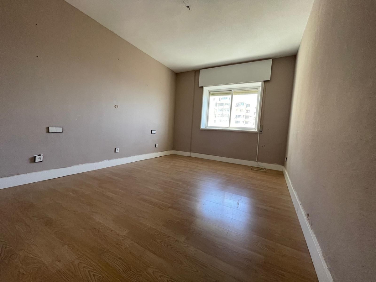 Se vende Apartamento Planta Media de 4 dormitorios en Málaga Ciudad, Málaga, España