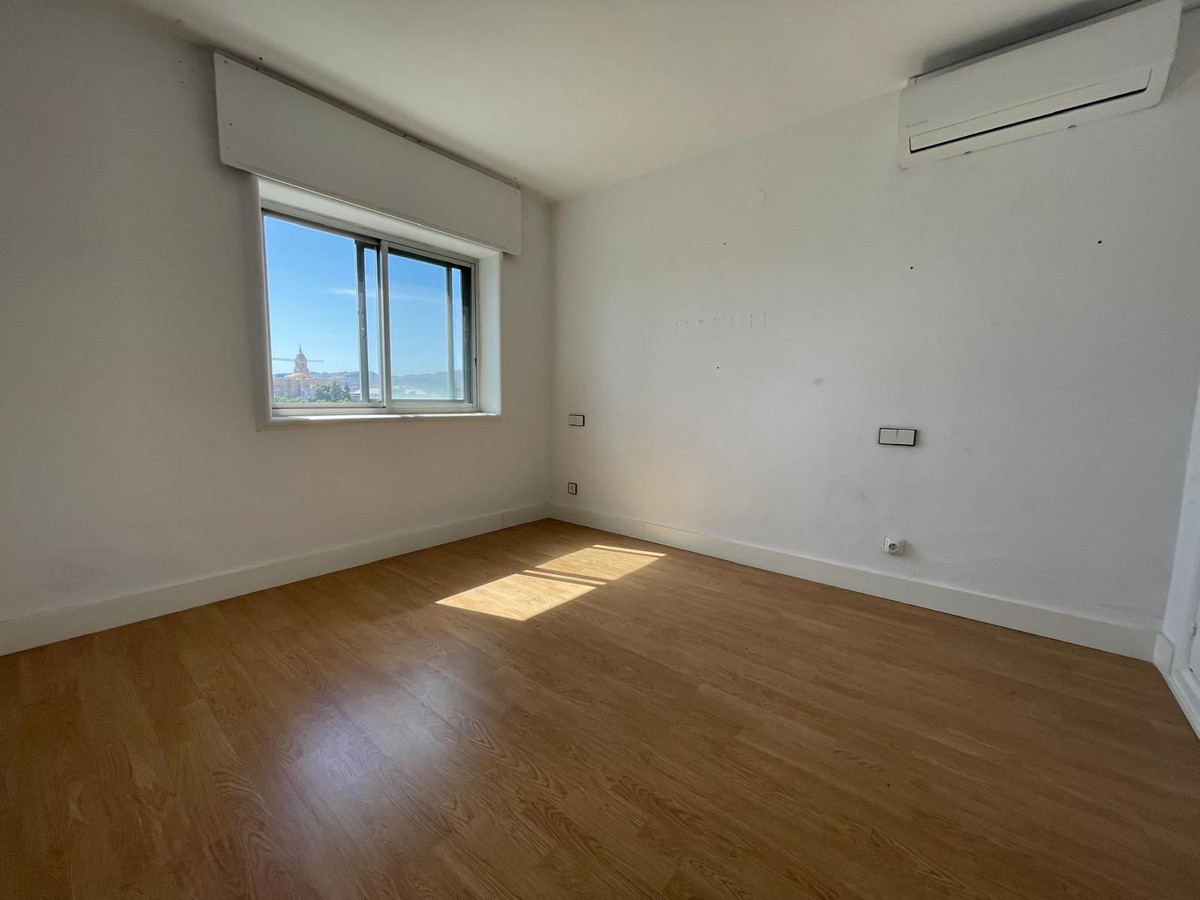 Se vende Apartamento Planta Media de 4 dormitorios en Málaga Ciudad, Málaga, España
