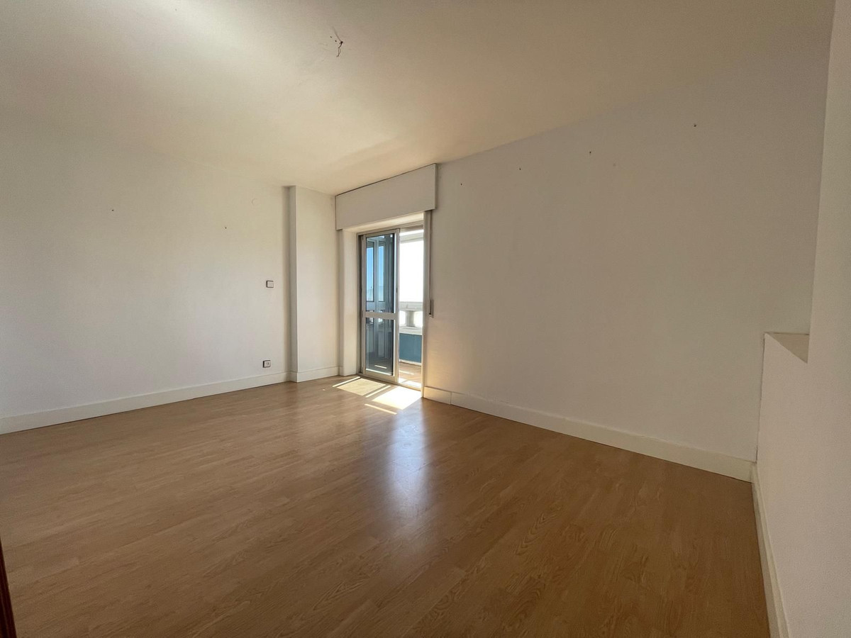 Se vende Apartamento Planta Media de 4 dormitorios en Málaga Ciudad, Málaga, España