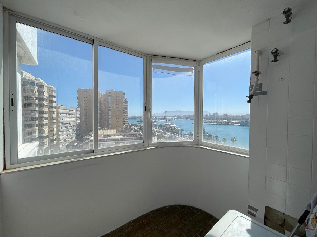Se vende Apartamento Planta Media de 4 dormitorios en Málaga Ciudad, Málaga, España