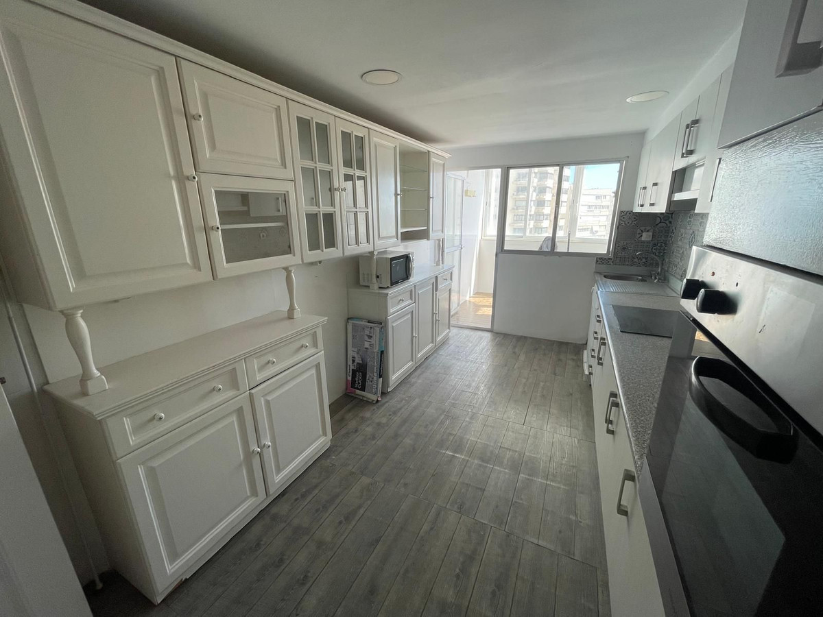 Se vende Apartamento Planta Media de 4 dormitorios en Málaga Ciudad, Málaga, España