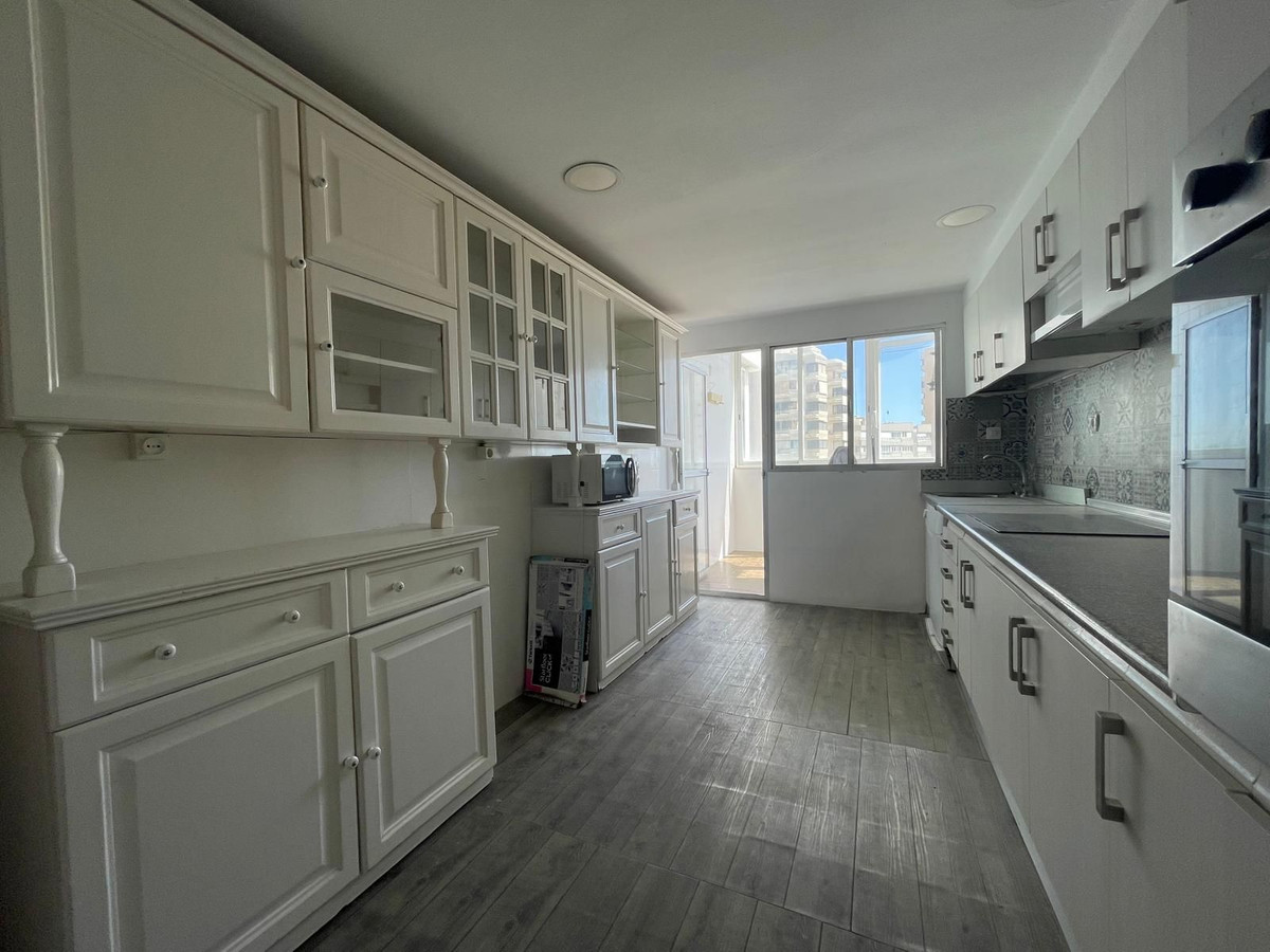 Se vende Apartamento Planta Media de 4 dormitorios en Málaga Ciudad, Málaga, España
