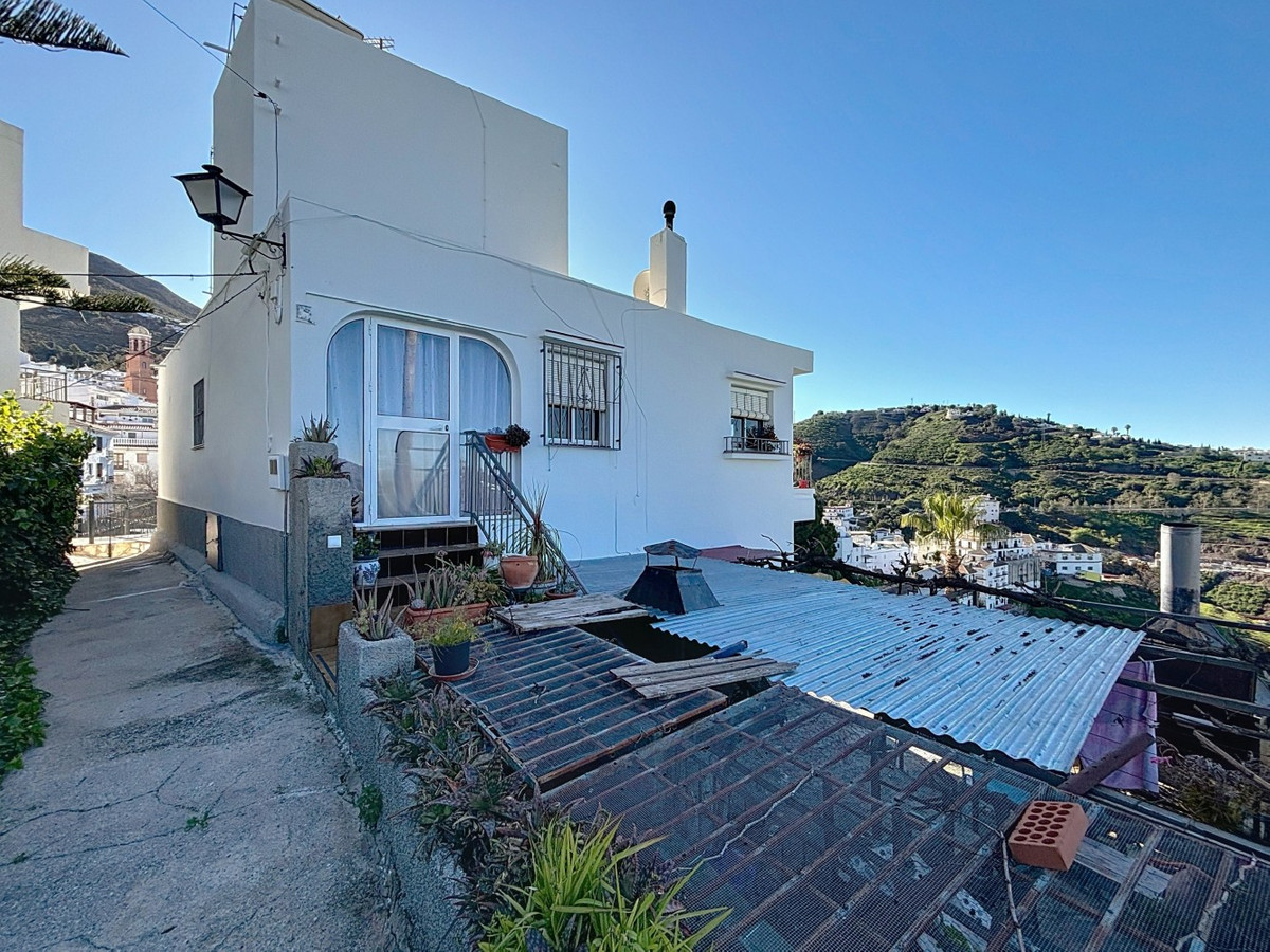 5 Bed Townhouse for sale in Cómpeta Costa Del Sol East, Málaga, Spain