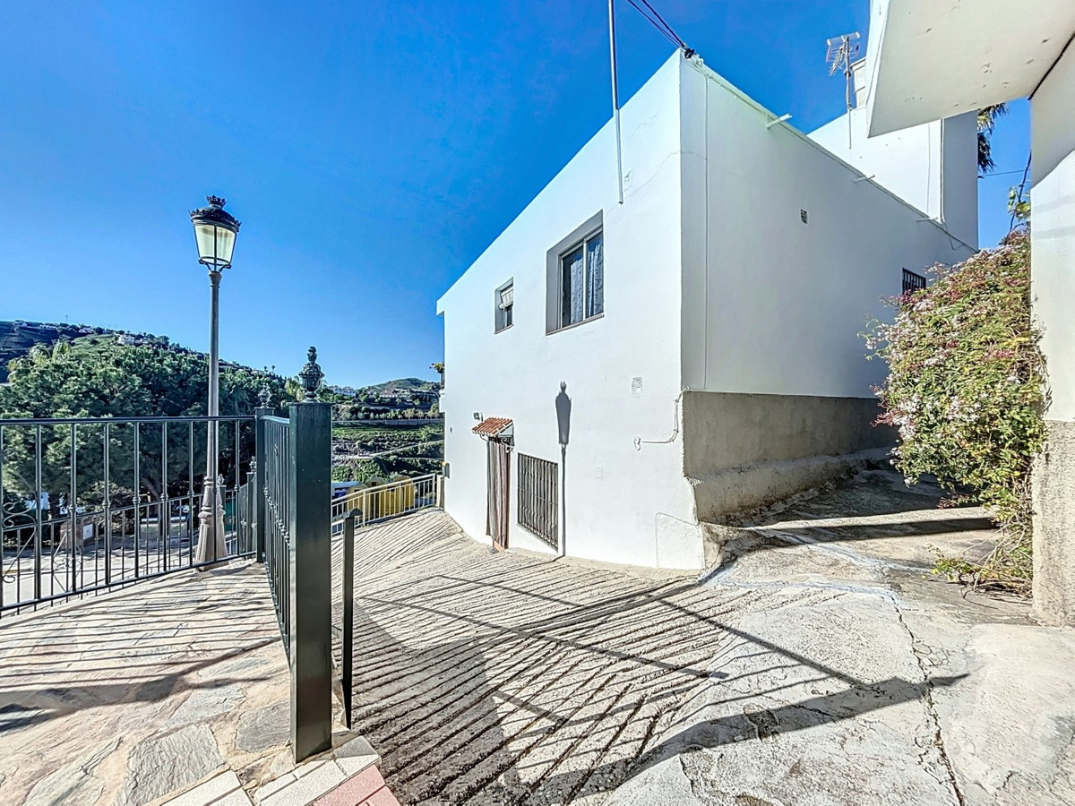 5 Bed Townhouse for sale in Cómpeta Costa Del Sol East, Málaga, Spain
