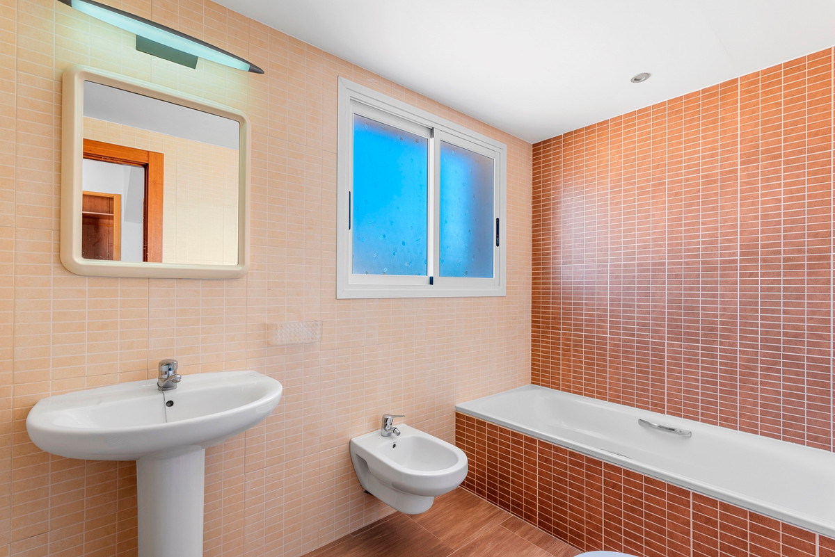 Se vende Villa - Chalet de 5 dormitorios en Costa Blanca, Alicante, España