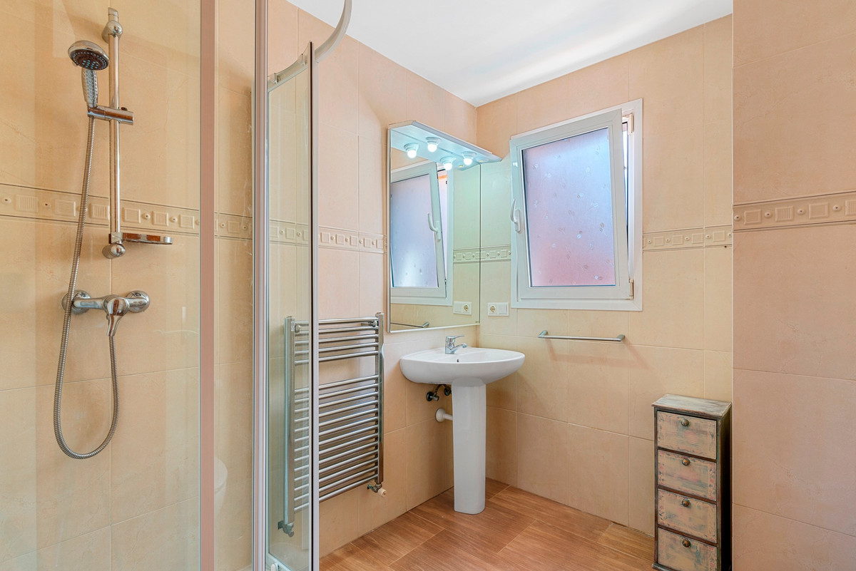 Se vende Villa - Chalet de 5 dormitorios en Costa Blanca, Alicante, España