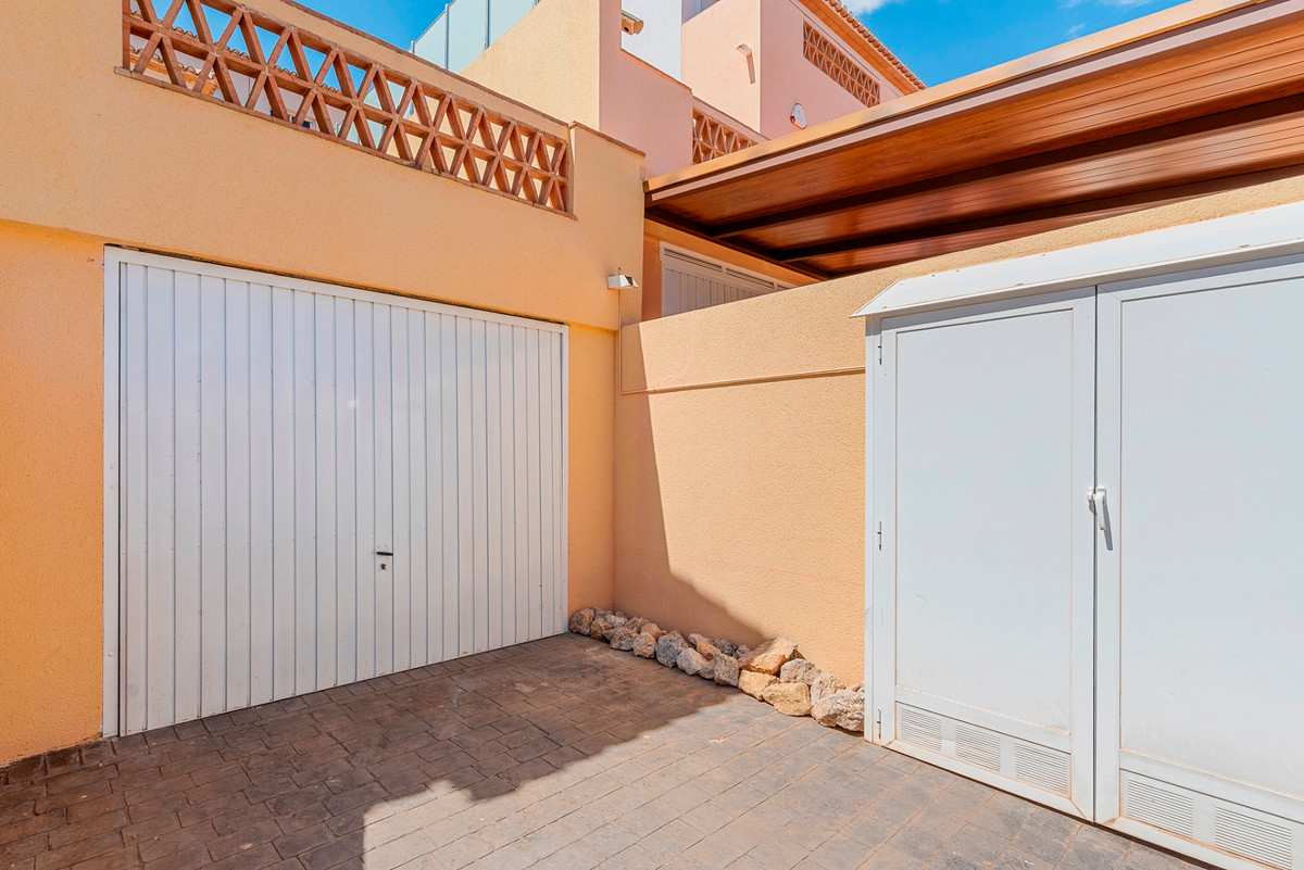 Se vende Villa - Chalet de 5 dormitorios en Costa Blanca, Alicante, España