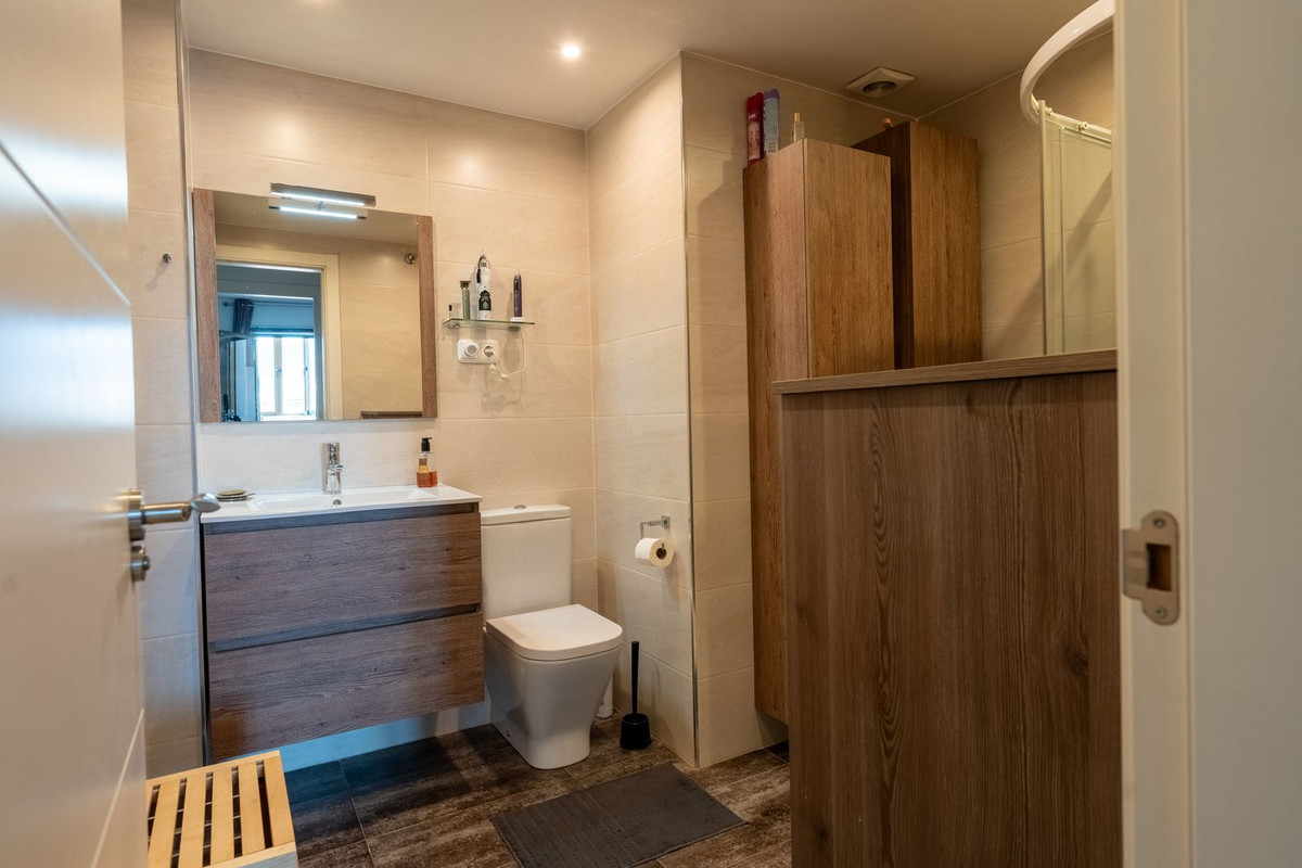 2 Bed Apartment for sale in Fuengirola Costa Del Sol, Málaga, Spain