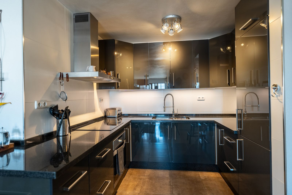 2 Bed Apartment for sale in Fuengirola Costa Del Sol, Málaga, Spain