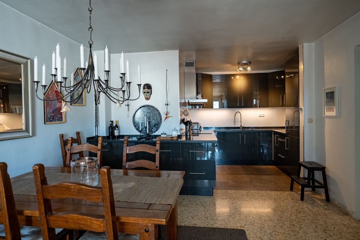 2 Bed Apartment for sale in Fuengirola Costa Del Sol, Málaga, Spain