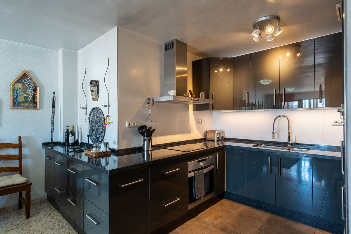 2 Bed Apartment for sale in Fuengirola Costa Del Sol, Málaga, Spain