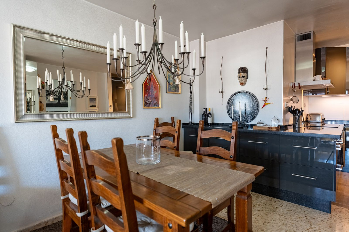2 Bed Apartment for sale in Fuengirola Costa Del Sol, Málaga, Spain