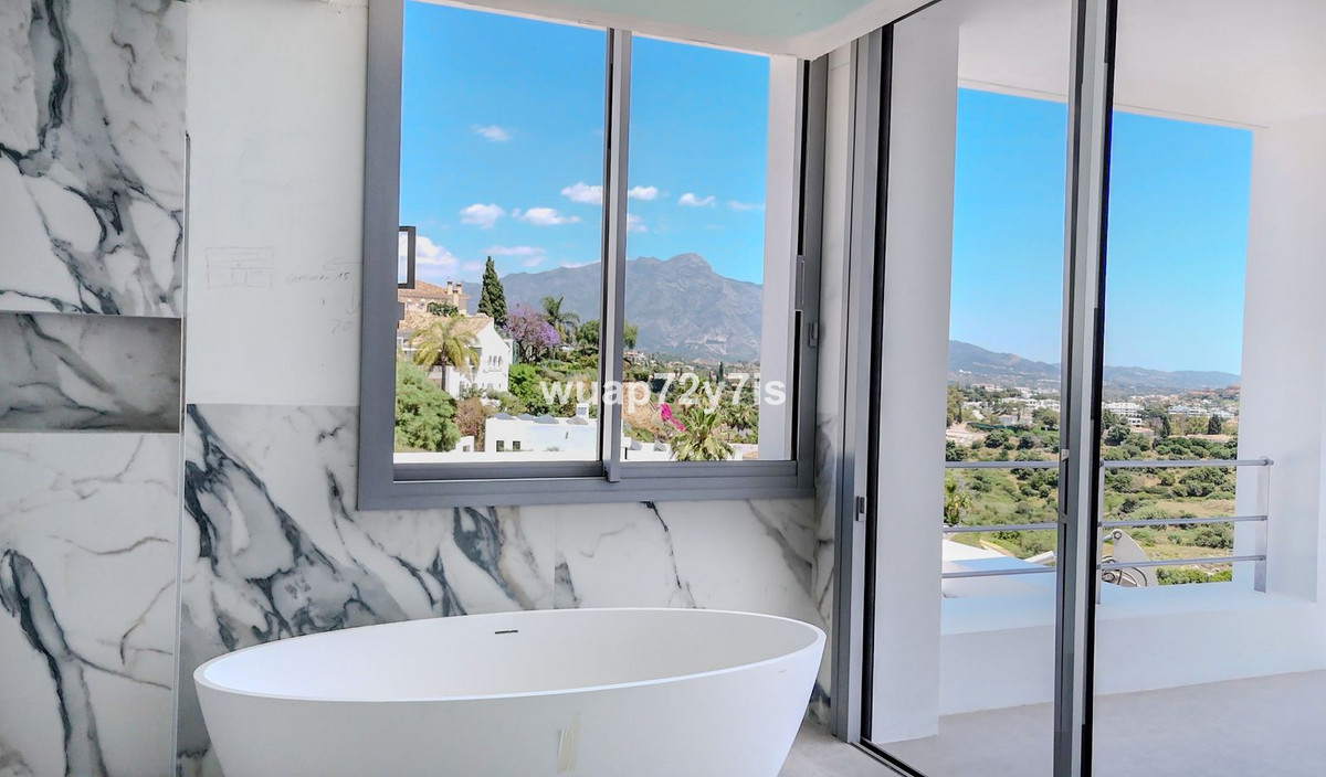 5 Bed Townhouse for sale in Benahavís Costa Del Sol, Málaga, Spain