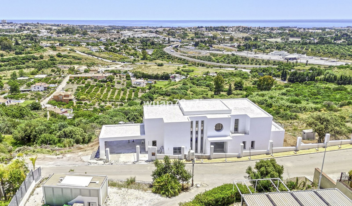 5 Bed Townhouse for sale in Benahavís Costa Del Sol, Málaga, Spain