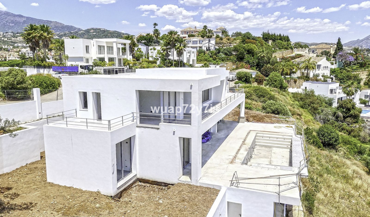 5 Bed Townhouse for sale in Benahavís Costa Del Sol, Málaga, Spain