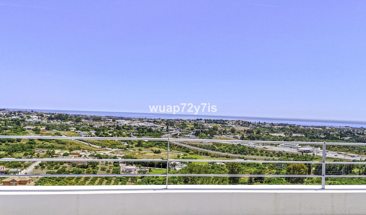 5 Bed Townhouse for sale in Benahavís Costa Del Sol, Málaga, Spain