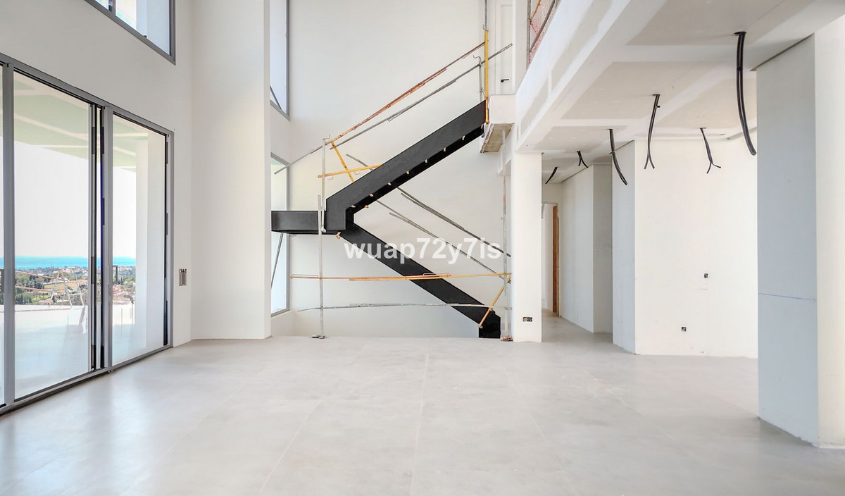 5 Bed Townhouse for sale in Benahavís Costa Del Sol, Málaga, Spain