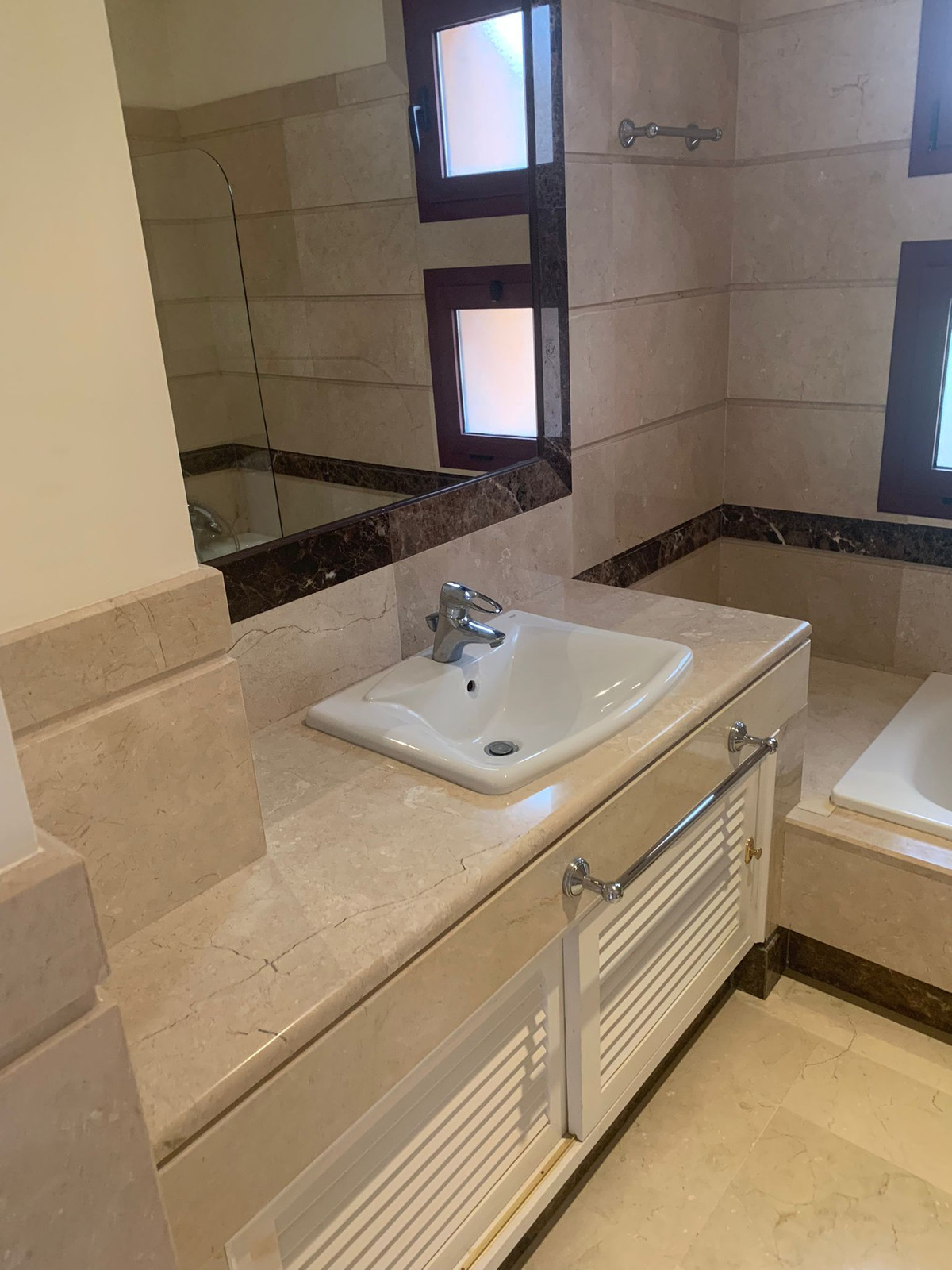 Se vende Apartamento Planta Baja de 3 dormitorios en Costa Del Sol, Málaga, España
