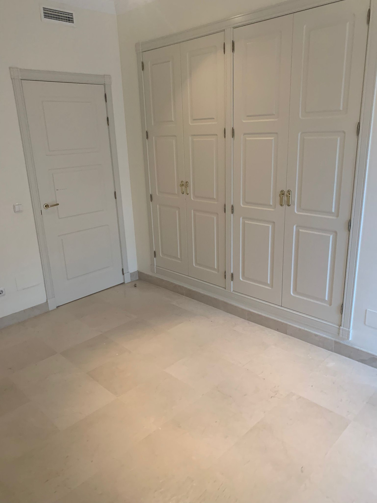 Se vende Apartamento Planta Baja de 3 dormitorios en Costa Del Sol, Málaga, España