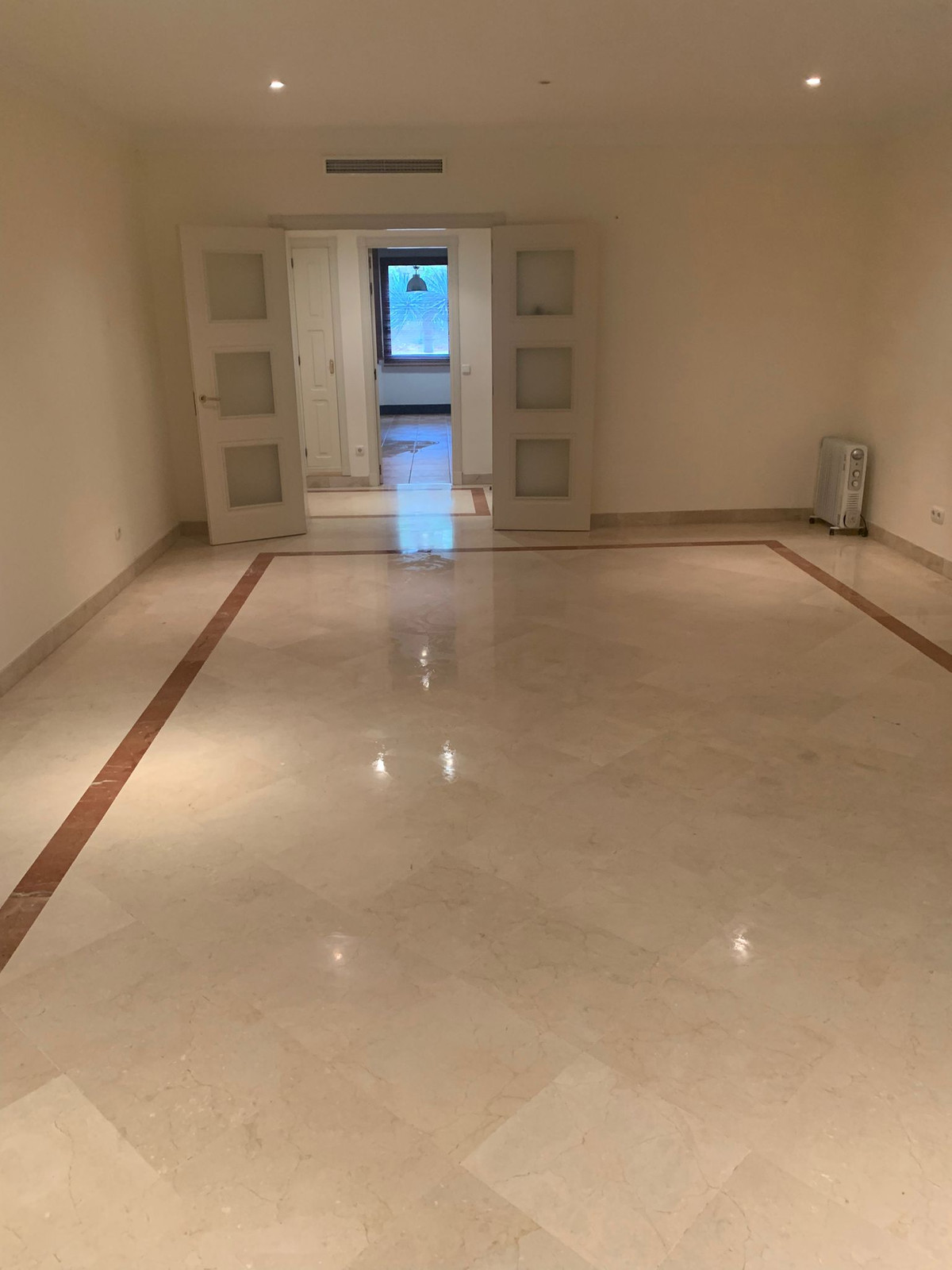 Se vende Apartamento Planta Baja de 3 dormitorios en Costa Del Sol, Málaga, España
