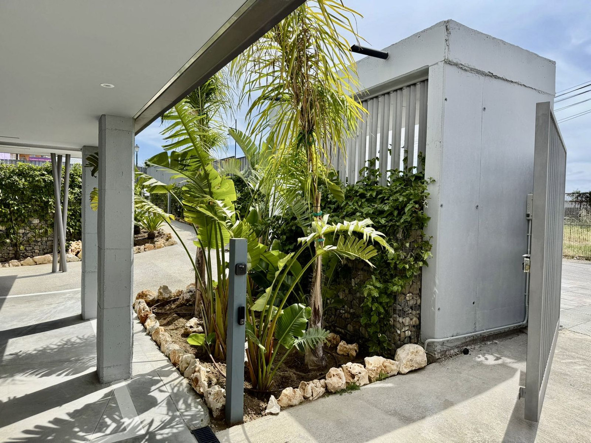 Se vende Apartamento Planta Baja de 3 dormitorios en Costa Del Sol, Málaga, España