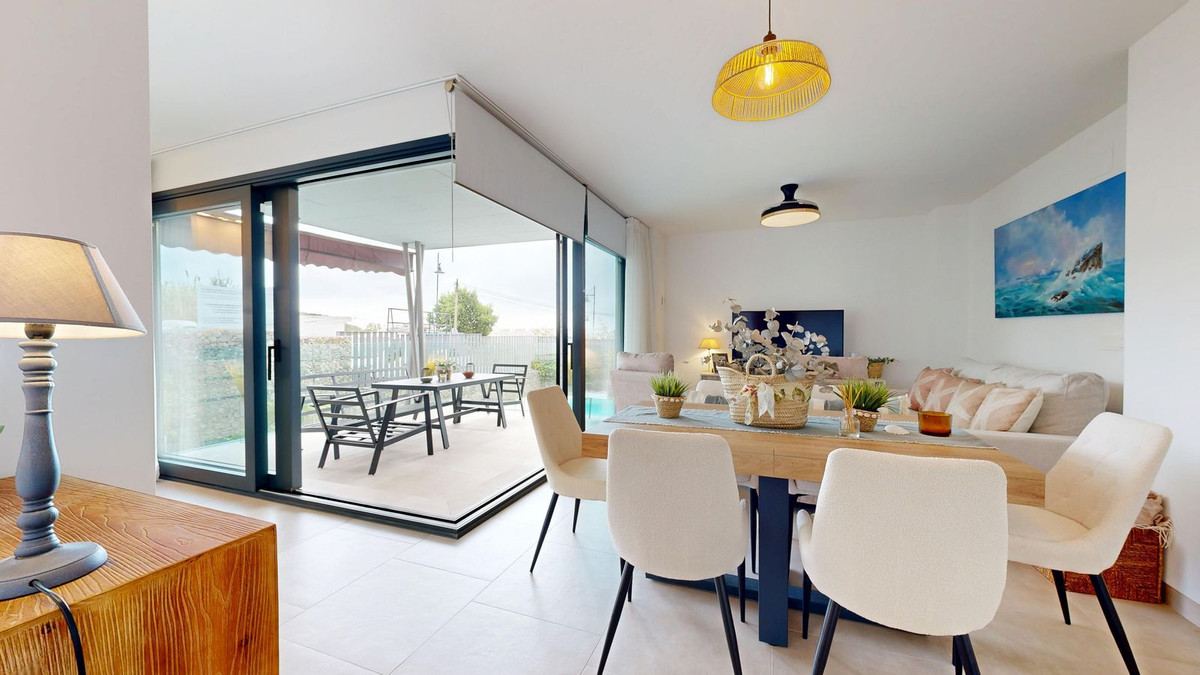 Se vende Apartamento Planta Baja de 3 dormitorios en Costa Del Sol, Málaga, España
