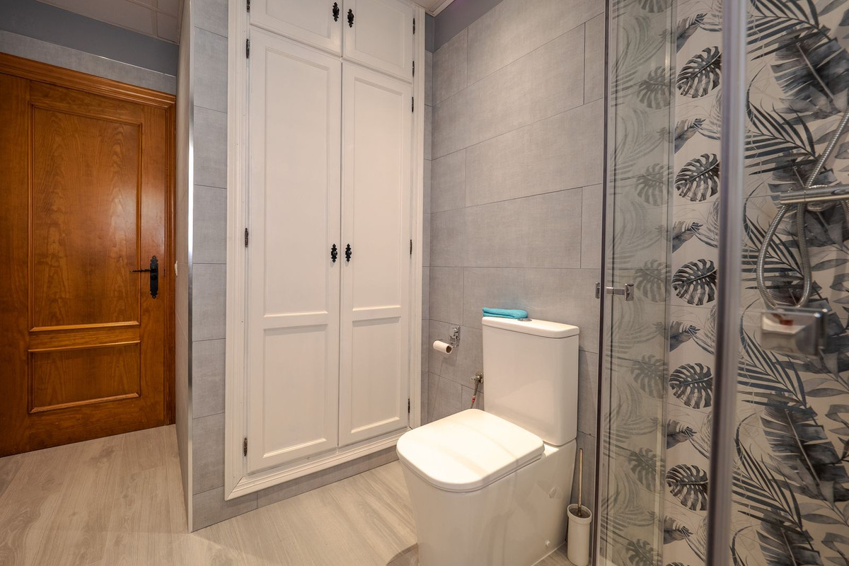Se vende Villa - Chalet de 5 dormitorios en Costa Del Sol, Málaga, España