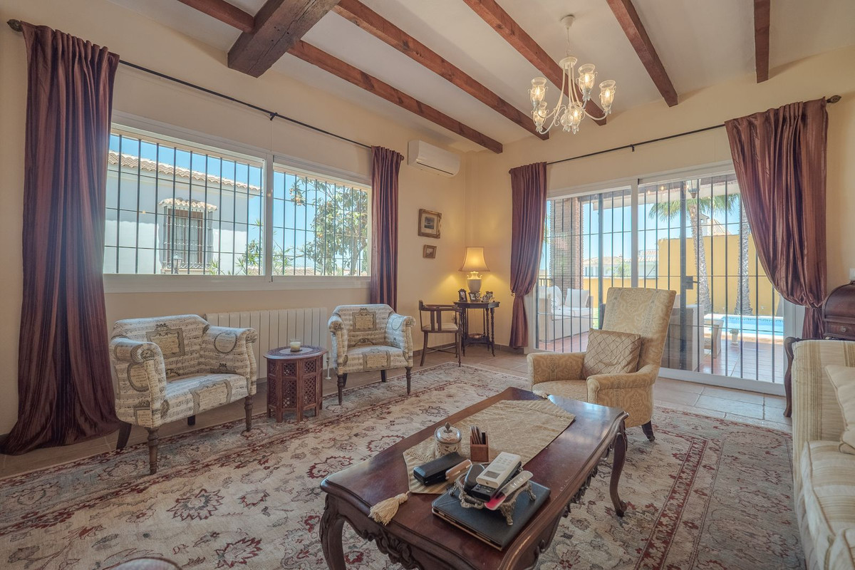 Se vende Villa - Chalet de 5 dormitorios en Costa Del Sol, Málaga, España
