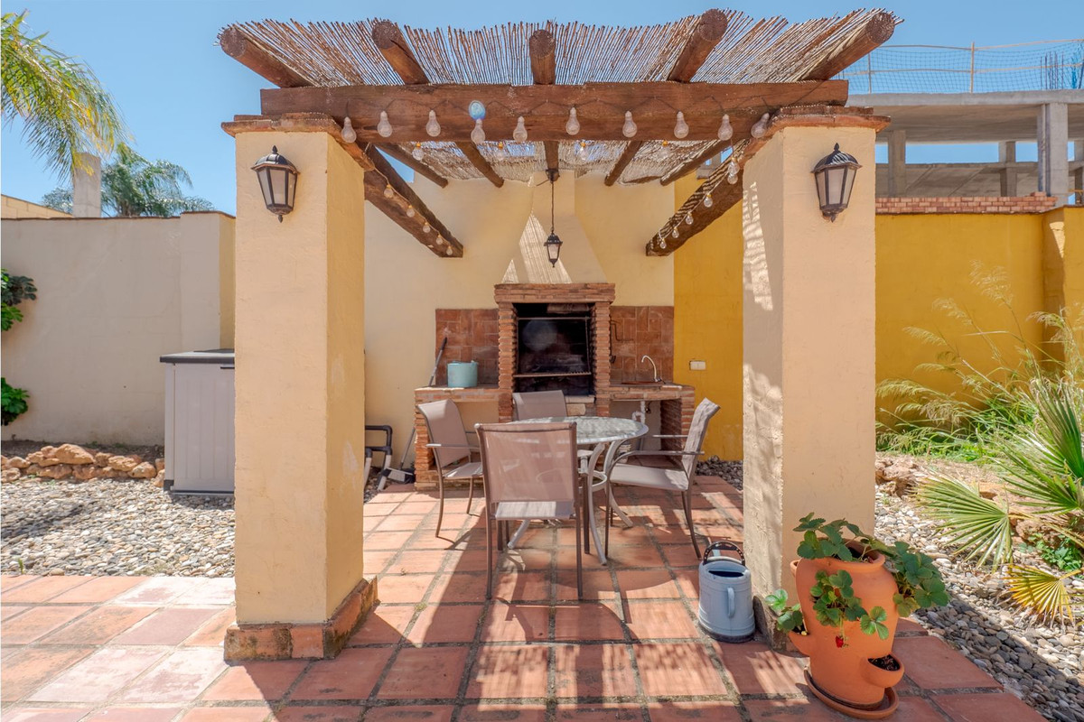 Se vende Villa - Chalet de 5 dormitorios en Costa Del Sol, Málaga, España